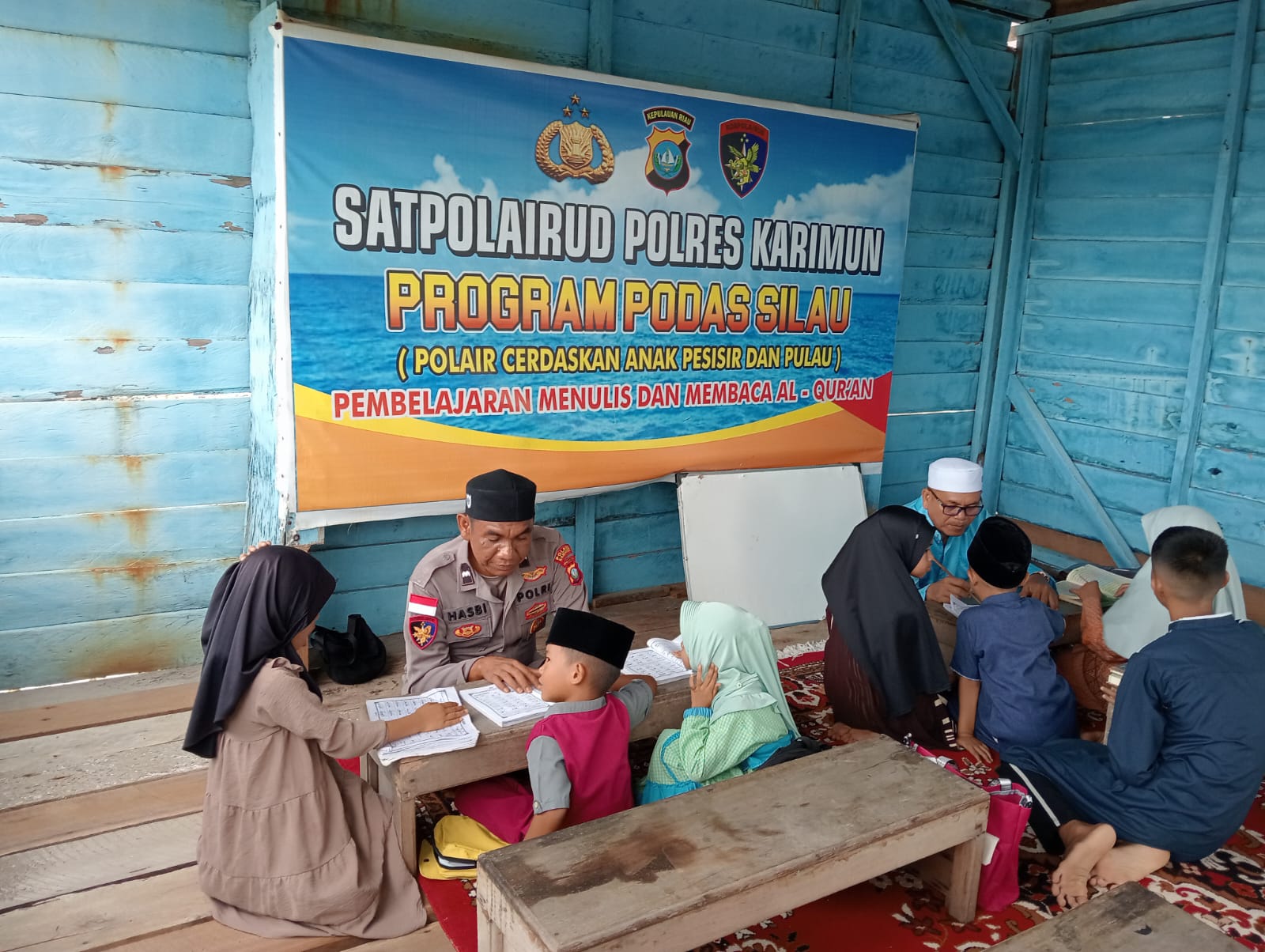 Satpolairud Polres Karimun Ikut Mengajar Agama Islam di Rumah Pintar