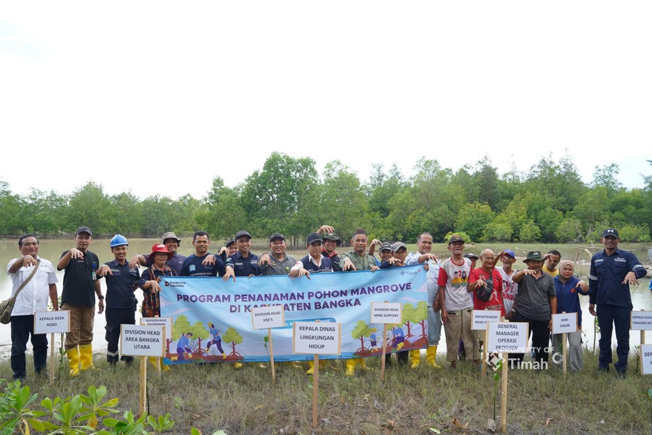 Komitmen Pelestarian Ekosistem Pesisir, PT Timah Tanam 5000 Bibit Mangrove di Pantai Takari