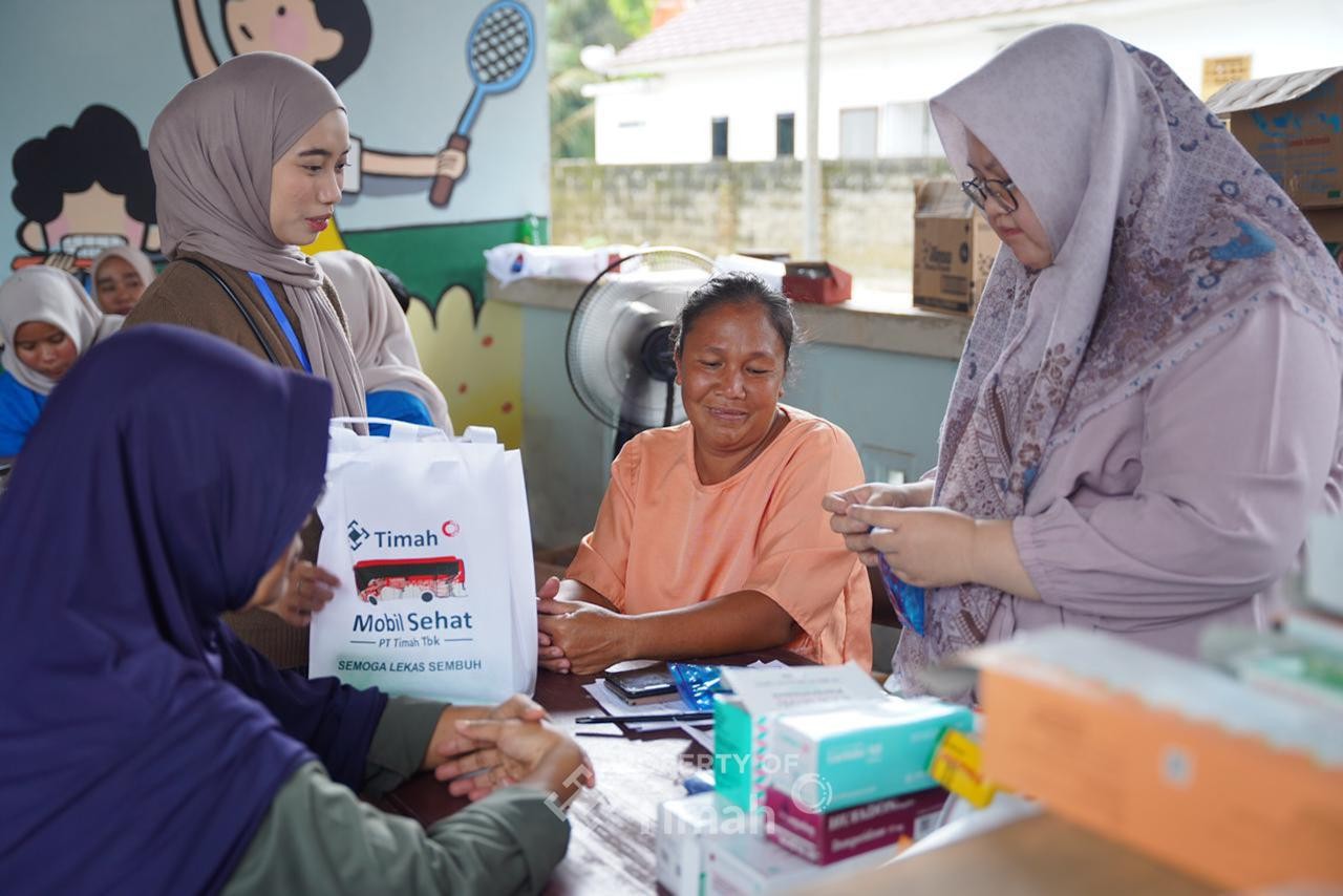 Warga Desa Bukit Layang Serbu Mobil Sehat PT Timah, Berobat Lebih Dekat dan Gratis 