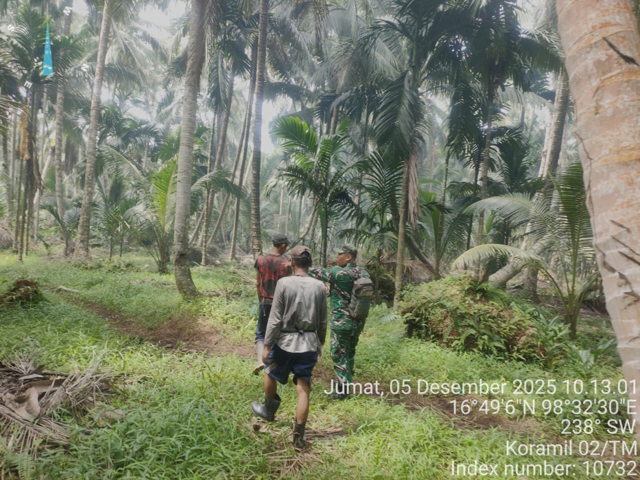 Pelda Boy R sitompul Babinsa Koramil 02/TM Laksanakan Giat Patroli Tapal Batas di Wilayah Binaan 